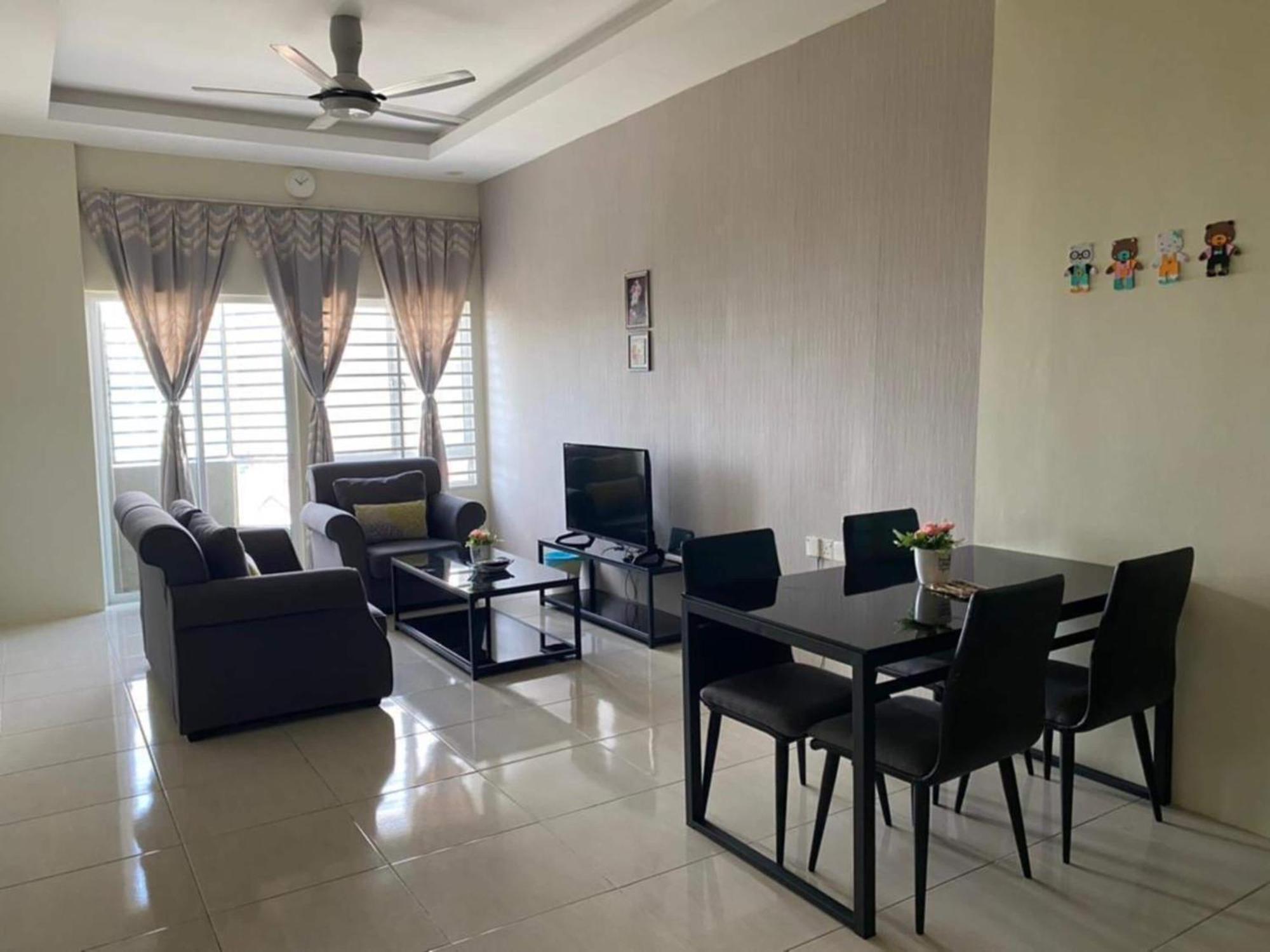 Oyo 91086 Bayu Service Apartment Kuah Exterior photo