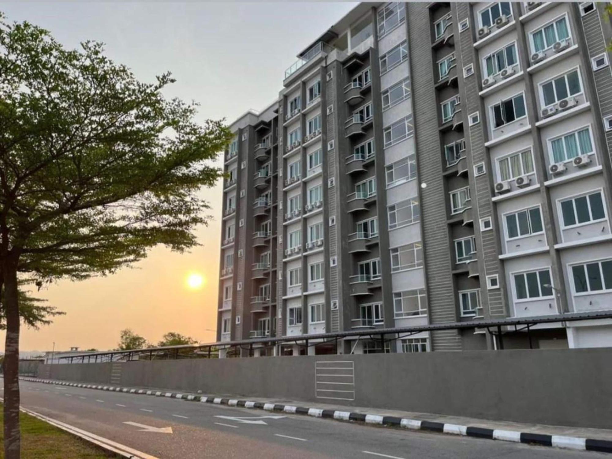 Oyo 91086 Bayu Service Apartment Kuah Exterior photo