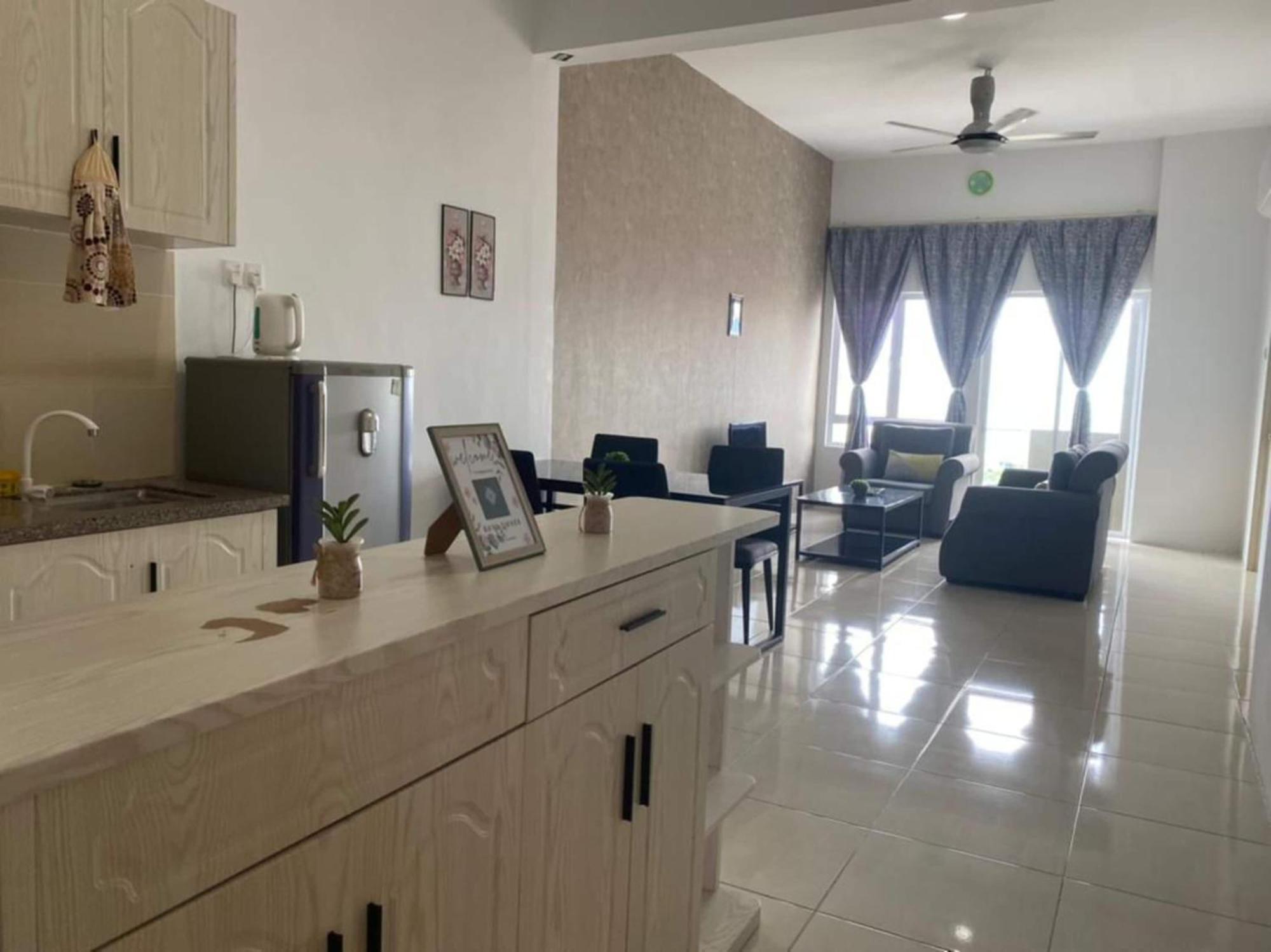Oyo 91086 Bayu Service Apartment Kuah Exterior photo